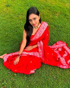 Tanvi Rao Instagram - 🌹🌹

Saree by @label_saistudio 
Blouse by @likitha_suresh_ 
Photos by @rajaniabhirath1 ❤️

#saree #red #gulaabi #lakshmibaramma #keerthi #colorskannada #tanvirao