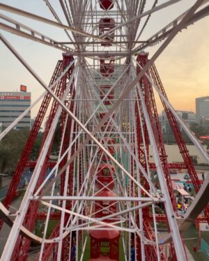 Tanvi Thakkar Instagram - Christmas is around the corner and this place is such a vibe ! Also best way to celebrate Krishay turning 1.5 years old! Experience the magic till 30th December at Jio world garden !
@hamleyswonderland @rainmakerconsults @bookmyshowin