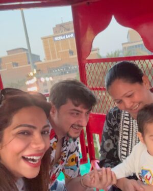 Tanvi Thakkar Instagram - Christmas is around the corner and this place is such a vibe ! Also best way to celebrate Krishay turning 1.5 years old! Experience the magic till 30th December at Jio world garden !
@hamleyswonderland @rainmakerconsults @bookmyshowin