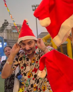 Tanvi Thakkar Instagram - Christmas is around the corner and this place is such a vibe ! Also best way to celebrate Krishay turning 1.5 years old! Experience the magic till 30th December at Jio world garden !
@hamleyswonderland @rainmakerconsults @bookmyshowin