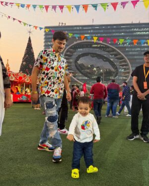 Tanvi Thakkar Instagram - Christmas is around the corner and this place is such a vibe ! Also best way to celebrate Krishay turning 1.5 years old! Experience the magic till 30th December at Jio world garden !
@hamleyswonderland @rainmakerconsults @bookmyshowin