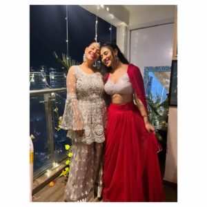 Tanya Desai Instagram - And the Diwali Dump is not over yet! 😋
Had the best Diwali party ever with my forever favorite people. Such a wholesome vibe! Beyond grateful 🙏❤️ 

#HappyDiwali 

#myhappyplace #diwali2024 #diwaliparty #grateful #tanyadesai