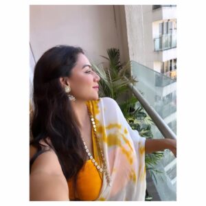 Tanya Desai Instagram - 💛

#selfiegram #traditional #selfieaddict #love #tanyadesai