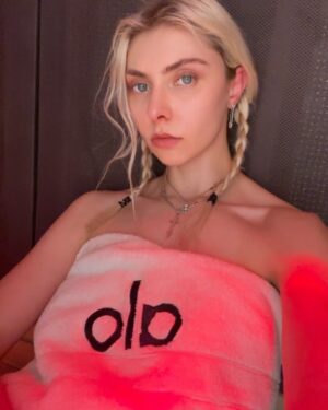 Taylor Momsen Instagram - Sweating out the new year at @alo