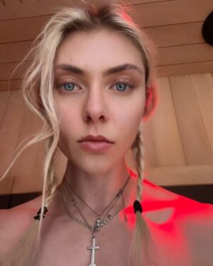 Taylor Momsen Instagram - Sweating out the new year at @alo