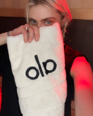 Taylor Momsen Instagram - Sweating out the new year at @alo