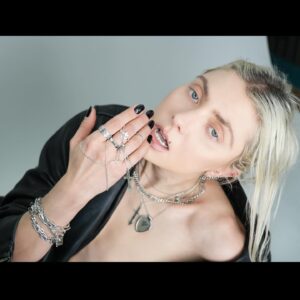 Taylor Momsen Instagram - My limited edition collaboration with The Great Frog is out now! 🔥 🔥🔥
 
📸 @theartistsg 
 
www.thegreatfroglondon.com