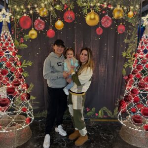 Tecia Pennington Instagram - Visiting Santa 🎅🏼 Holiday Festivities with the family 🎄