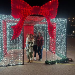 Tecia Pennington Instagram - Visiting Santa 🎅🏼 Holiday Festivities with the family 🎄