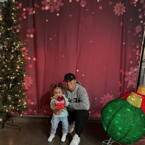 Tecia Pennington Instagram - Visiting Santa 🎅🏼 Holiday Festivities with the family 🎄