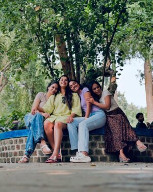 Teja Venkatesh Instagram - Always surround yourself with positive people who makes your life easier 🤍🧿 

@_.parveenofficial._ @_.preethiga @sandhyaramachandran_  @britto_mano @sabharish_ramachandran 

#pondicherry #friendship