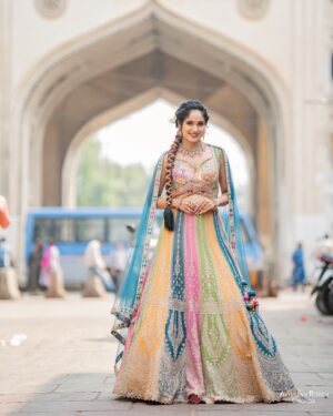 Tejaswini Gowda Instagram - Colourful ♥️🩵🩷💛🧡

📸: @akhileshrupaji 
Hairstyle: @vicky_hairstylist_official
