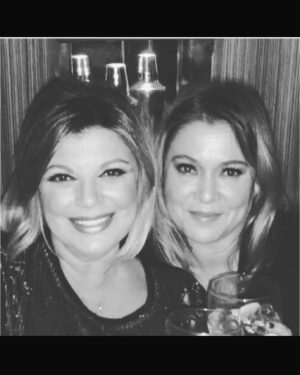 Terelu Campos Instagram - Mi querida amiga/hermana @conch_tor hoy cambias de década y a mí me quedan 8 meses para hacerlo tambien. Llevamos toda la vida juntas desde los 7 años , eres mi compañera de vida , esa mano q siempre me agarra cuando la vida me tambalea, ese refugio donde cobijarme y sentirme segura .. cuanto tengo q agradecer a la vida q te pusiera en mi camino porque a tu lado siempre soy mejor persona . Eres una mujer admirable , luchadora , amiga , madre pero sobre todo pocas personas conozco más buenas q tú ! Te quiero infinito ! 60 más va ser difícil para las dos pero por los menos 20 o 30 podemos lograrlo . Feliz cumpleaños amor !😘💗💗💗💗💗