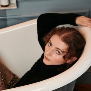 Thomasin McKenzie Instagram - "It is so easy to get wrapped up in the stress of it all. It is really fast-paced and acting can be quite stressful. I am so privileged to be able to do this but as someone who is an introvert and gets overwhelmed very easily, it is a lot. 

I think over the years, I’ve learned to enjoy each day on set and have fun with each scene. I often have to remind myself when I’m getting in my head like ‘oh, I didn’t do that very well, I’m not doing a very good job’, I just have to be like ‘enjoy it, you are playing’, and be present with the people you are collaborating with. Not to get too down by the stresses of it all."

@thomasin.mckenzie for @1883magazine 

#linkinbio for full cover story

Interview @cameron.po0l
Photography @rebeckaslatter 
Styling @katiesomavia 
Talent @thomasin.mckenzie 
Hair @sandrahahnel @carenagency using @theouai
Makeup @ewtmakeup @thewallgroup using @chanel.beauty
Fashion Editor @lauraspriet_
Production @kelseyjbarnes
Photo Assistant @ifigeneiaap
Styling Assistant @margot_koppe
Location @thelostpoetportobello

#thomasinmckenzie #joy #1883magazine #netflix