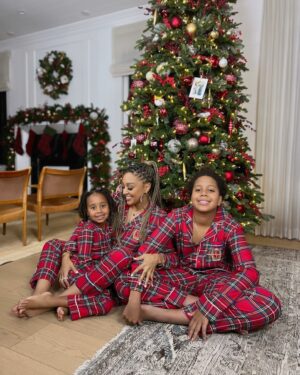 Tia Mowry Instagram - Happy Holidays from my family to yours! 🎄✨ Co-parenting during the holidays is a journey—one that’s filled with a mix of emotions. It’s different, and yes, it can feel challenging and even lonely at times, especially when you’re adjusting to a new family dynamic. But over time, I’ve found the beauty in it. It’s an opportunity for my kids to build meaningful relationships with both parents, and for me, it creates space for self-discovery, healing, and rejuvenation.

I’ll admit, as a single mom, I sometimes feel the weight because our family doesn’t look like others. But you know what? That’s okay. Different doesn’t mean less than. The most important thing is keeping the traditions alive for my children—because no matter how it looks, we are still family. 💛

To anyone navigating co-parenting or a new chapter this holiday season, know that you’re not alone. There’s joy to be found, even in the transitions. Let’s keep creating those special moments for our kids, no matter what. ❤️