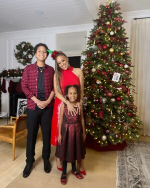 Tia Mowry Instagram - Happy Holidays from my family to yours! 🎄✨ Co-parenting during the holidays is a journey—one that’s filled with a mix of emotions. It’s different, and yes, it can feel challenging and even lonely at times, especially when you’re adjusting to a new family dynamic. But over time, I’ve found the beauty in it. It’s an opportunity for my kids to build meaningful relationships with both parents, and for me, it creates space for self-discovery, healing, and rejuvenation.

I’ll admit, as a single mom, I sometimes feel the weight because our family doesn’t look like others. But you know what? That’s okay. Different doesn’t mean less than. The most important thing is keeping the traditions alive for my children—because no matter how it looks, we are still family. 💛

To anyone navigating co-parenting or a new chapter this holiday season, know that you’re not alone. There’s joy to be found, even in the transitions. Let’s keep creating those special moments for our kids, no matter what. ❤️