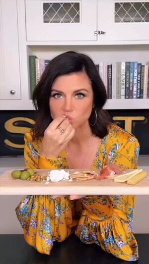 Tiffani Thiessen Instagram - REMIX- An easy New Years recipe from your charcuterie board leftovers… My Cheese Board Pinwheels for your entertaining needs 👊🏻 #recipe from #herewegoagain and below in comments