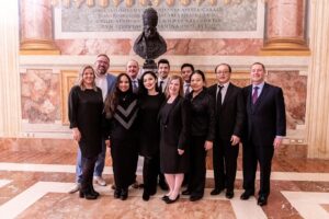 Tina Guo Instagram - Just got official photos from the Vatican! Thank you @riccardorossiroma @_dario_vero_ for making this possible, it was an honor to be a part of @concertoconipoveri and to share it with my family and closest friends.

Photos by @novaopera & Vatican Media 🙏🏼