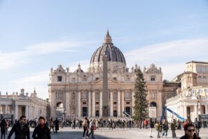 Tina Guo Instagram - Just got official photos from the Vatican! Thank you @riccardorossiroma @_dario_vero_ for making this possible, it was an honor to be a part of @concertoconipoveri and to share it with my family and closest friends.

Photos by @novaopera & Vatican Media 🙏🏼