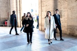 Tina Guo Instagram - Just got official photos from the Vatican! Thank you @riccardorossiroma @_dario_vero_ for making this possible, it was an honor to be a part of @concertoconipoveri and to share it with my family and closest friends.

Photos by @novaopera & Vatican Media 🙏🏼