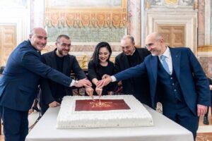 Tina Guo Instagram - Just got official photos from the Vatican! Thank you @riccardorossiroma @_dario_vero_ for making this possible, it was an honor to be a part of @concertoconipoveri and to share it with my family and closest friends.

Photos by @novaopera & Vatican Media 🙏🏼