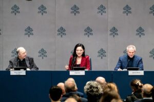 Tina Guo Instagram - Just got official photos from the Vatican! Thank you @riccardorossiroma @_dario_vero_ for making this possible, it was an honor to be a part of @concertoconipoveri and to share it with my family and closest friends.

Photos by @novaopera & Vatican Media 🙏🏼