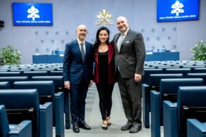 Tina Guo Instagram - Just got official photos from the Vatican! Thank you @riccardorossiroma @_dario_vero_ for making this possible, it was an honor to be a part of @concertoconipoveri and to share it with my family and closest friends.

Photos by @novaopera & Vatican Media 🙏🏼