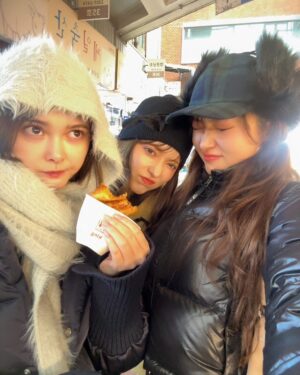 Tina Tamashiro Instagram - リールにしようと思ってたけど
だいぶ投稿しちゃった‼️メリクリ

常に雪だるまスタイルだった⛄️