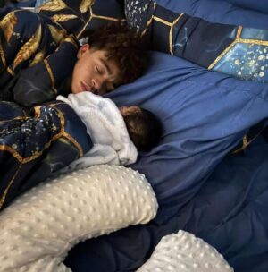 Tiny Harris Instagram - He got the whole house shuck up! I’m gone🤦🏽‍♀️& ofc @the_next_king10 he’s in love. His latest songs “Dear Sons” a fav too! If u haven’t downloaded it or streamed it go check it out!! Merry Christmas Eve to u all!!