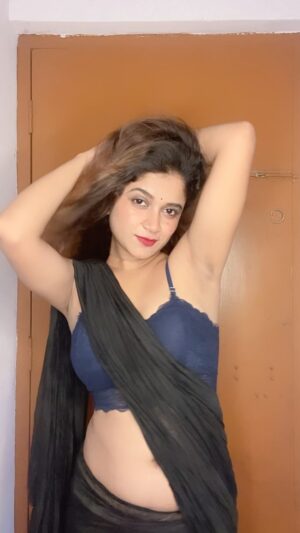 Tithi Ghosh Instagram - Old one 🤭😝😺

#tithighosh #réel #saree #reels #viral #black #galelagja #galelaagja #selflove