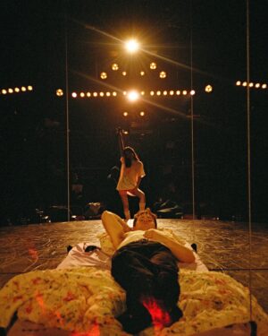 Tommy Dorfman Instagram - The youth are fuuuuucked 🎭 “I think the conceit, sort of the world we’re living in, is that these kids broke into the theater and put on Romeo and Juliet,” @tommy.dorfman says of Sam Gold’s new Broadway production, in which she plays both the Nurse and Tybalt. “I remember being like, ‘You want me to come in for the Nurse? That feels weird. But you know what? I can also make sense of it.’ And I think as a trans woman, it’s really interesting to play a surrogate mother.” With her eBay film cameras in tow, Dorfman has been documenting her journey at the Circle in the Square theater with her castmates @rachelzegler, @kit.connor, and more. Swipe through as she takes us behind-the-scenes at @romeojulietnyc.