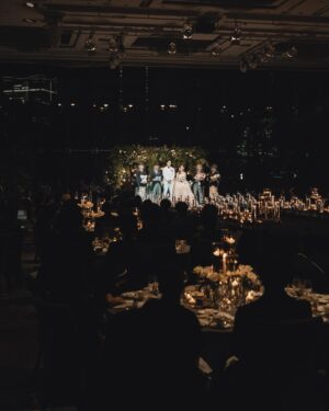 Tomomi Itano Instagram - お色直し後のdress 🎀🪄💭
いつか結婚式をするなら、絶対にしのぶに衣装を作ってもらいたいとずっと思ってました🫶🏻私が14歳でAKB初期メンバーとしてステージに立ってから全てのAKB衣装を手がけてくれた、しのぶ。今回は娘とお揃いのdressを。感慨深い✨私の理想のドレスに近づけるため、何度も2人で打ち合わせを重ね。最後の最後まで試行錯誤し、愛を込めて作ってくれました。

そして、ヘアアクセとピアスは私のママの手作り🤍🦢🫧
ママはアクセサリーとかビーズ作るのがほんとに上手なの。
花びらっぽいピアスがいいなって伝えたら、理想のアクセを😭♡✨
ママありがとうーーー。母の愛とみんなの愛を纏った2着目のdressは
幸せそのものでした💕娘とお揃いなのもとっても嬉しい。

📷 @aouleephoto
