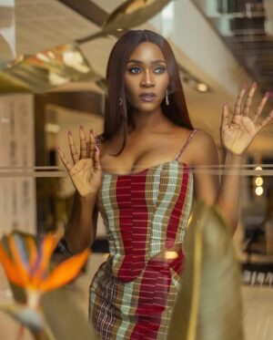 Toni Tones Instagram - Who’s looking forward to new episodes of Smart Money Woman this week? 😊🤷🏽‍♀️

👗 @whyte.official 
📷 @ryanonifoto_