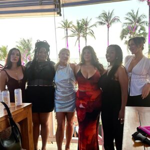 Toni Watson Instagram - Bali with my loves 🌴🌻✨

Also to my bbys here's my New Year's advice. 
Love yourself for who you are TODAY!