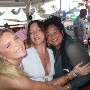 Toni Watson Instagram - Bali with my loves 🌴🌻✨

Also to my bbys here's my New Year's advice. 
Love yourself for who you are TODAY!