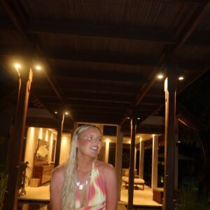 Toni Watson Instagram - Boys get in at 10pm, until then 🌴 girls night in Bali @nataliapoposka