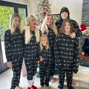 Tori Spelling Instagram - Love Actually… Merry Christmas and Happy Hanukkah to all. Sending love from our family to yours. @blksheepfam @goodcarmastudio