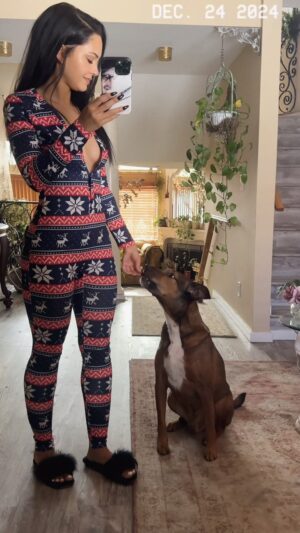 Tristin Mays Instagram - Christmas Eve morning with Sergeant. 🐾

Comment “ SHOP “below to receive a DM with the link to shop this post on my LTK ⬇ https://liketk.it/5138k