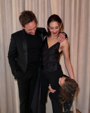 Troian Bellisario Instagram - If you’re gonna get us to leave the house. 
You better assemble the dream team. 
Thank you to the incredible @annabelleharron for styling me in @delcoreofficial 
My make up queen: @rebeccawmakeup 
And my hair dreamboat: @davestanwell 
And for our little photobomber…