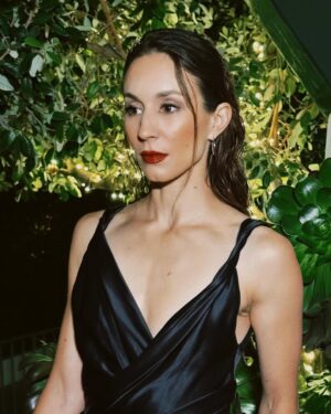 Troian Bellisario Instagram - If you’re gonna get us to leave the house. 
You better assemble the dream team. 
Thank you to the incredible @annabelleharron for styling me in @delcoreofficial 
My make up queen: @rebeccawmakeup 
And my hair dreamboat: @davestanwell 
And for our little photobomber…