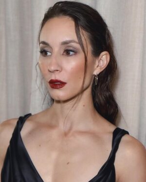 Troian Bellisario Instagram - If you’re gonna get us to leave the house. 
You better assemble the dream team. 
Thank you to the incredible @annabelleharron for styling me in @delcoreofficial 
My make up queen: @rebeccawmakeup 
And my hair dreamboat: @davestanwell 
And for our little photobomber…