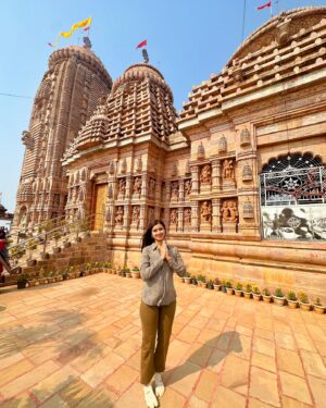 Trupti Mirambika Instagram - Journey start …from Fatehgarh Ram Temple to where
Any Guesses ❓♥️☺️🛕
#instagram #creator #temple #jaysriram #happyjourney