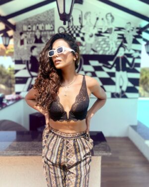 Tuhina Das Instagram - Sundaying through Sunday 🤗⛱️🕶️🌊

#sunday #throwback #vacylookoftheday #swimsuits