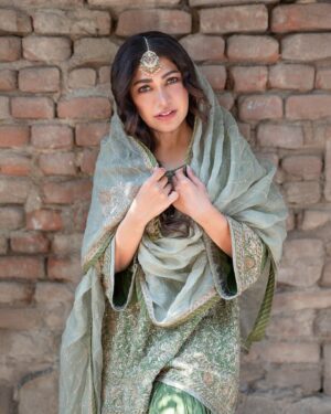 Tulsi Kumar Instagram - 𝓥𝓮𝓴𝓱𝓪𝓷 𝓝𝓾 … 🌙⌛

 #comingsoon