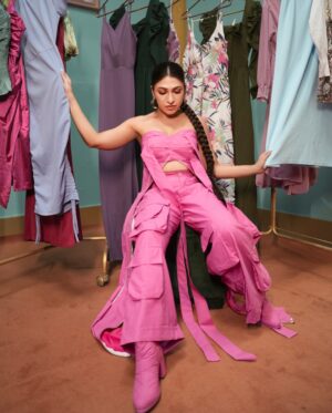 Tulsi Kumar Instagram - Which is your fav look from #DilkuchHorNiMangda ? 

Changed 9 outfits in a 2 day shoot , was quite hectic as a few transition shots were hardly for 2-3 seconds ! 
Kudos to my lovely team behind the scenes ! 🤗⚡️💃💯

MUA @shaanmu 
Hair @harryrajput64 
Costume Designer - @_jimmyzdesigner_ 
Managed by @swethshetty 
Team Tseries - @poojasinghgujral #Ankit @sanashaikh72 
Music team - @shivamchanana @vivinsachdeva @rajchanana @sonalc23 
Director @post.guru 
Choreographers @piyush_bhagat @shaziasamji 
Dop @vikceeworldwide
