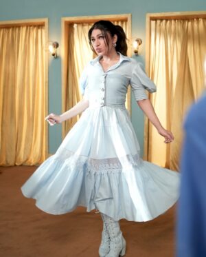Tulsi Kumar Instagram - Which is your fav look from #DilkuchHorNiMangda ? 

Changed 9 outfits in a 2 day shoot , was quite hectic as a few transition shots were hardly for 2-3 seconds ! 
Kudos to my lovely team behind the scenes ! 🤗⚡️💃💯

MUA @shaanmu 
Hair @harryrajput64 
Costume Designer - @_jimmyzdesigner_ 
Managed by @swethshetty 
Team Tseries - @poojasinghgujral #Ankit @sanashaikh72 
Music team - @shivamchanana @vivinsachdeva @rajchanana @sonalc23 
Director @post.guru 
Choreographers @piyush_bhagat @shaziasamji 
Dop @vikceeworldwide