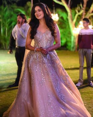 Twinkle R. Vasisht Instagram - Princess mode on cocktail night🥰 🧿🧿