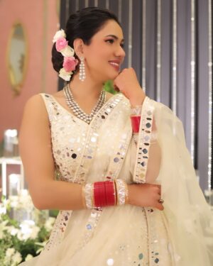 Twinkle R. Vasisht Instagram - Styled by:- @idivyeshtalaviya
Outfit by:- @rajesh_sarees
Styling Asst:- @vaidehi1312 @styledbydivyesh
#styledbydivyesh💫

Photography by @rahulmehra2958