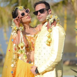 Twinkle R. Vasisht Instagram - Haldi ceremony❤️💥💫

Floral jewellery by @florenzaaflowers 

Photography by @sourabhkatariaphotography 

Mua @sonalii_makeup