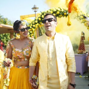 Twinkle R. Vasisht Instagram - Haldi ceremony❤️💥💫

Floral jewellery by @florenzaaflowers 

Photography by @sourabhkatariaphotography 

Mua @sonalii_makeup
